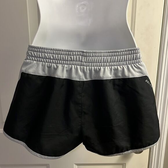 Nike Women’s Black/Gray Athletic Shorts with Built-in Drawstring Shorts- Medium - Picture 8 of 16